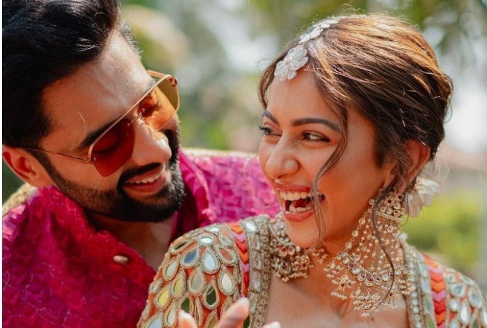 Ranbir Kapoor and Alia Bhatt's straight out of Bollywood mehndi pics just  dropped - Celebrity - Images