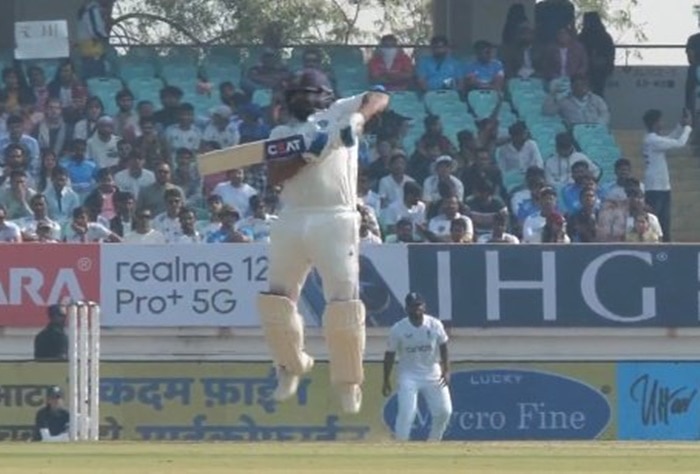 Rohit Sharma Hit by NASTY Bouncer Off Mark Wood During 3rd Test at ...