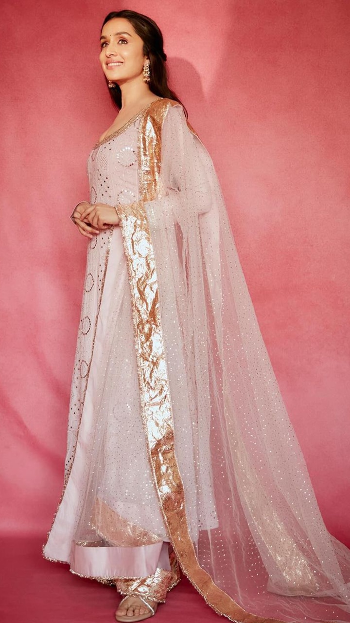 Shraddha Kapoor Looks Regal in Pristine White Lehenga-Choli Worth Rs 2  Lakh| See Photos