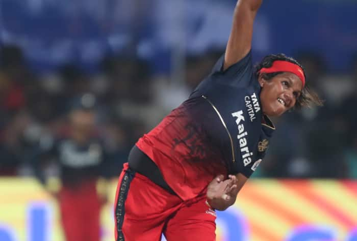 WPL, WPL 2024, Women Premier League, Women's IPL, WPL Season 2, RCB vs UPW, Royal Challengers Bangalore vs UP Warriorz, Smriti Mandhana, Grace Harris, Sobhana Asha, Sobhana Asha fifer, Sobhana Asha five wickets, Sobhana Asha fifer vs UP Warriorz