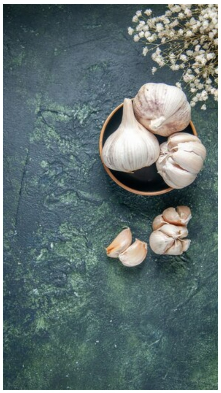 benefits of eating garlic cloves on empty stomach