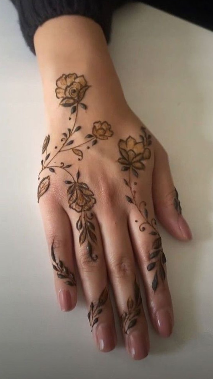 Pinky Mehndi Art - Easy and beautiful thumb henna tattoo #mehndi  #mehndidesign #mehndiartist #mehndiart #mehndiartistry #trendingreels  #reels #hennaartist #hennadesign #henna #hennaart #bride #beautifulmehndi  #bridalmehndi #beautifulhenna #arabicmehndi ...