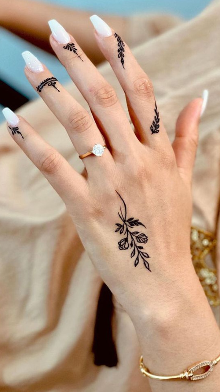 Tiny finger henna | Henna finger tattoo, Henna tattoo designs, Finger henna