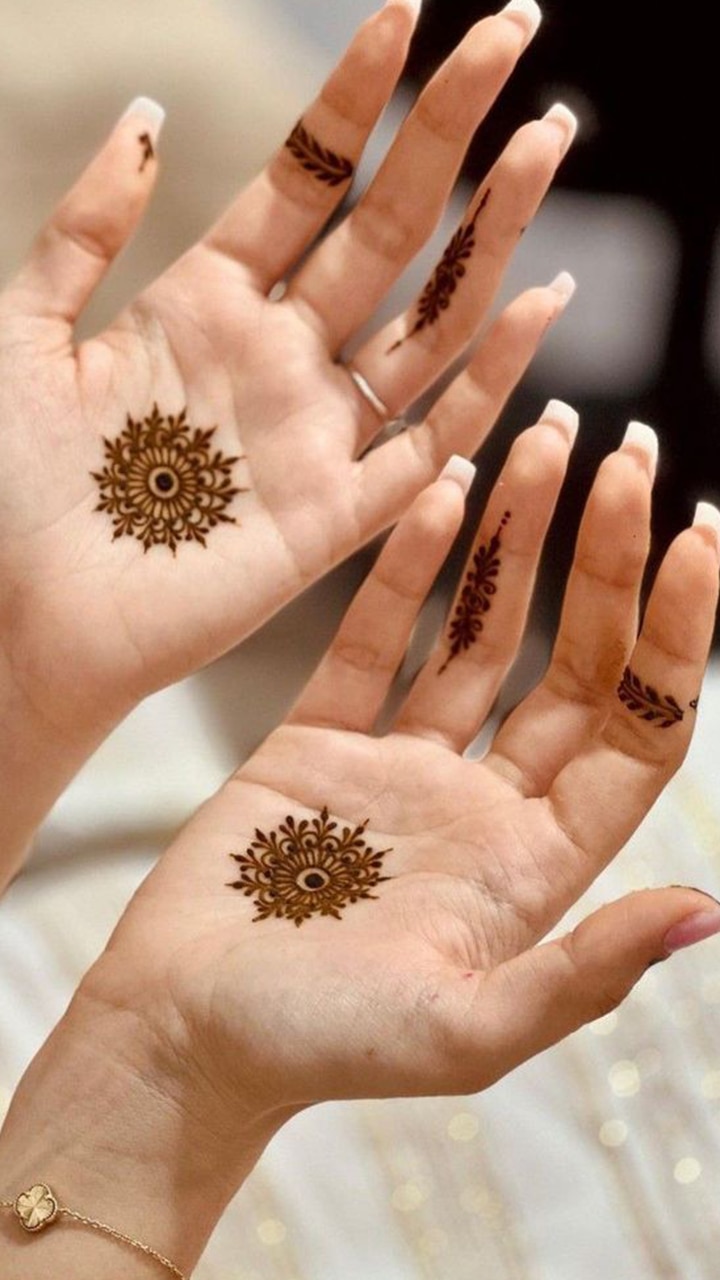 Simple flower mehndi designs 🥰🥰❣️💖💖😘 | Instagram