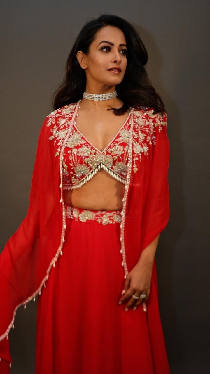 anita hassanandani dress designer Naagin star Anita Hassanandani's ethnic red kaftan is our new fashion  favourite