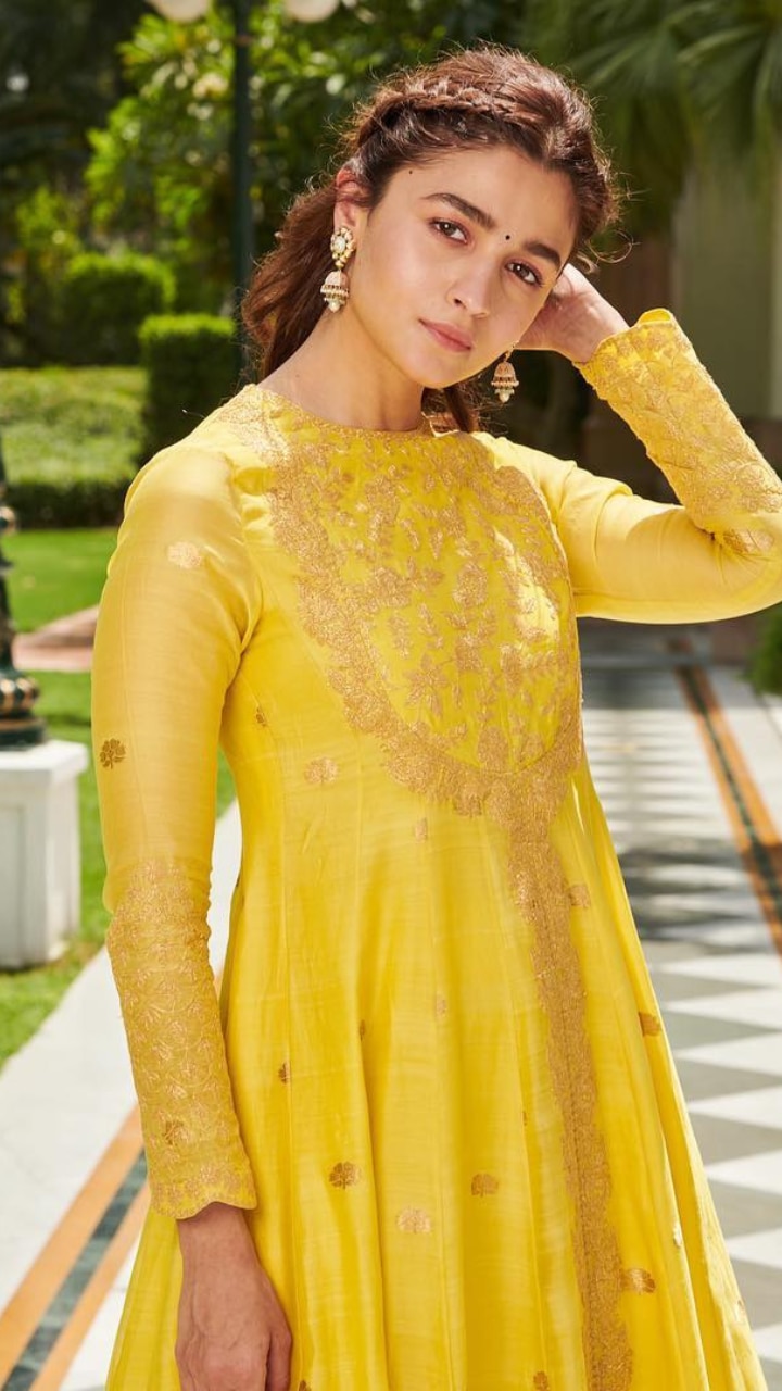 Janhvi Kapoor, Alia Bhatt to Katrina Kaif: Actresses who looked Gorgeous in Yellow  Dress