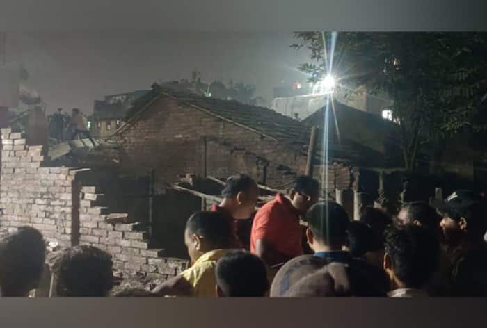 South Kolkata Five-Storey Under-Construction Building Collapses; CM Mamata Banerjee Reaches Incident Site
