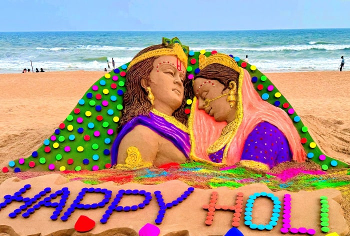 Happy Holi 2024: Famous Sand Artist Sudarsan Pattnaik Creates Impressive Sculpture. See Post Here