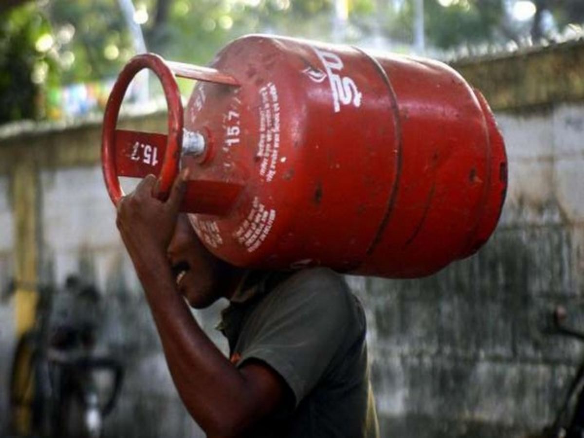 FREE LPG Cylinder To Women Residents Of These Areas, UP Govt Announces Holi Gift