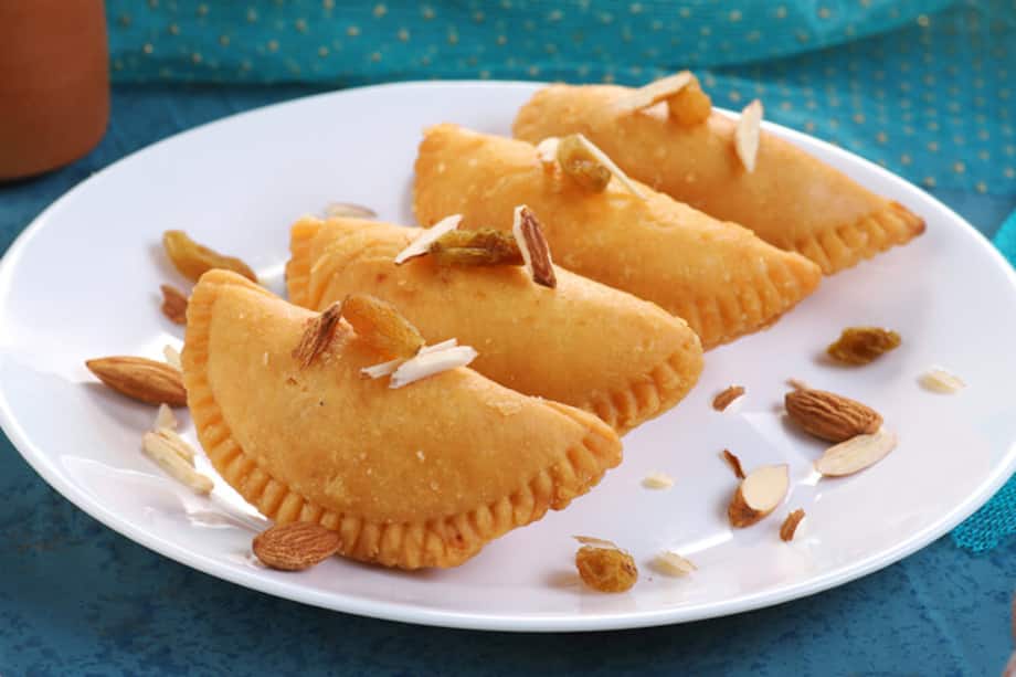How To Make Gujiya At Home
