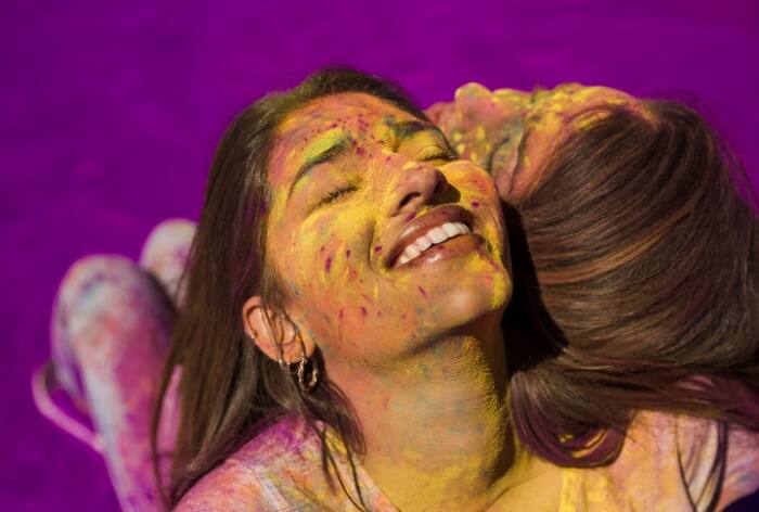 Holi Styling Tips: From Makeup to Outfit, Let Shahnaz Husain Make Your Holi Extra Stylish!