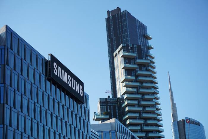 Samsung Display Building Production Line For Next-Gen OLED