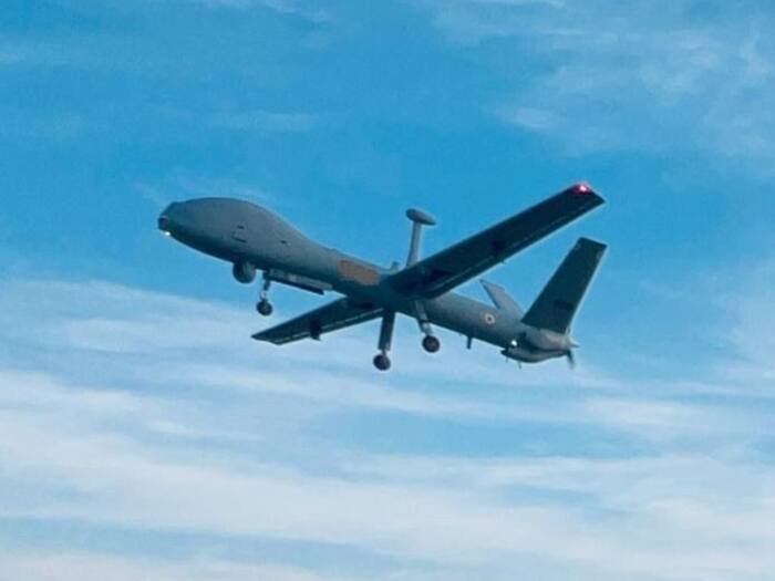 Navy Rpa केरल के कोच्चि में क्रैश हुआ Indian Navy का रिमोट संचालित विमान | India.com