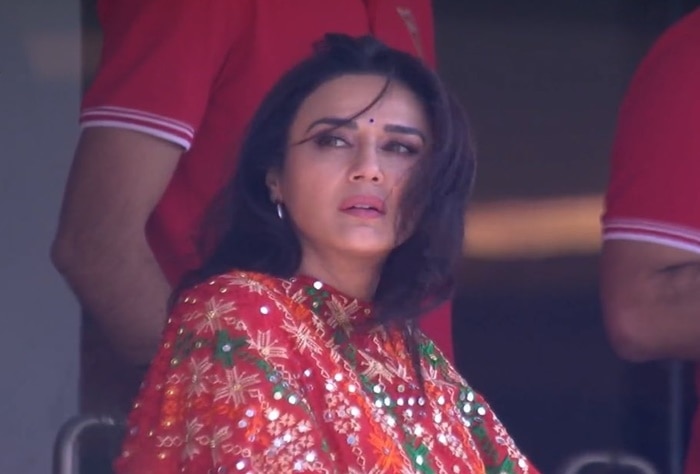 Priety Zintas Beautiful Look Indian Look Steals Show During Pbks Vs Dc Ipl 2024 Match Watch Video 