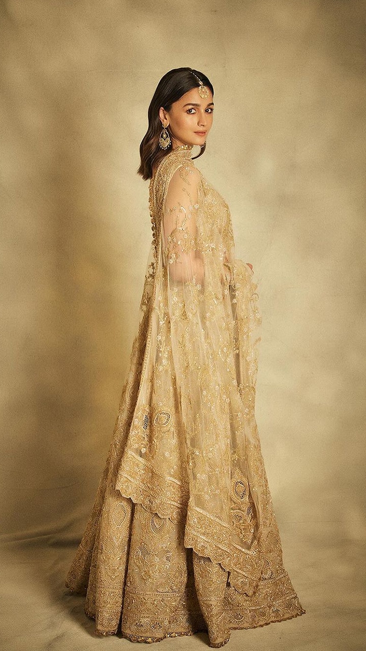 Alia Bhatt In A Yellow Sabyasachi Lehenga For Akash Ambani And Shloka  Mehta's Wedding - Boldsky.com