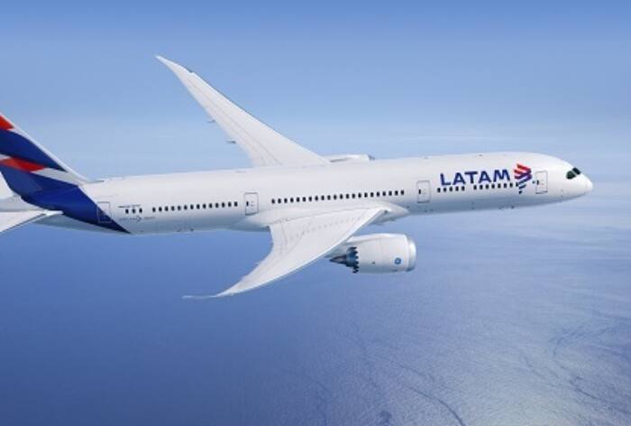 latam flight losses altitude