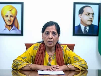 Sunita Kejriwal : केजरीवाल के बाद सुनीता ने संभाली कमान , लॉन्च किया केजरीवाल को आशीर्वाद' अभियान... 3 Liquor Policy Case: AAP का