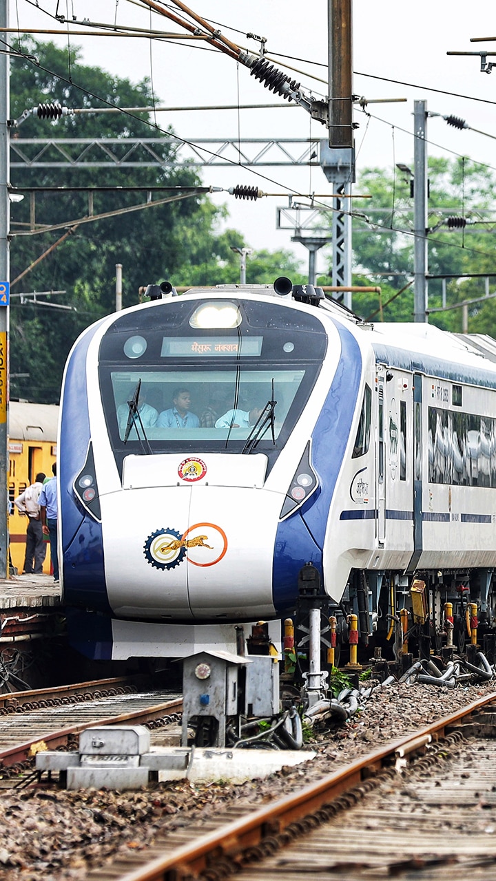 List Of Vande Bharat Express Train Operating From West Bengal