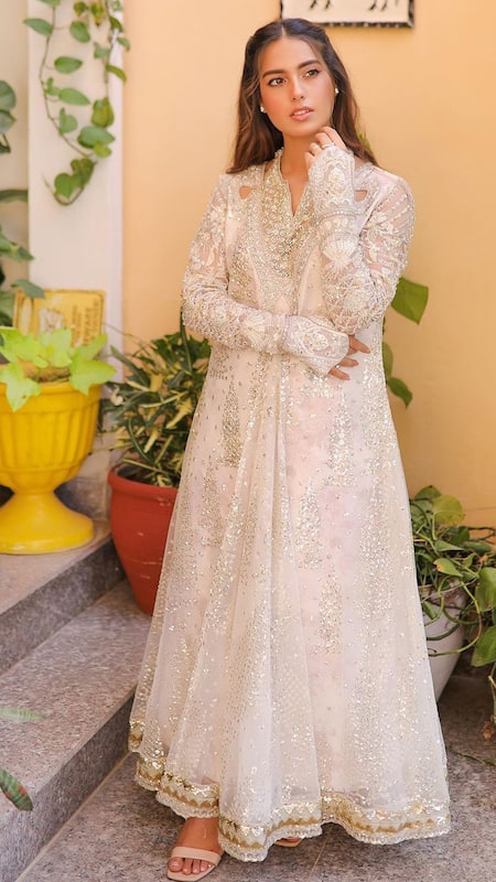 Trendy Eid Outfit Inspo From Pakistani Actress Iqra Aziz Trendy Eid Outfit Inspo From Pakistani Actress Iqra Aziz