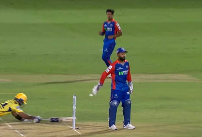 MS Dhoni, MS Dhoni news, MS Dhoni age, MS Dhoni updates, MS Dhoni IPL, MS Dhoni CSK, MS Dhoni records, DC vs CSK, DC vs CSK Highlights, DC vs CSK as it happened, Cricket News, CSK Team news, DC Team news, Rishabh Pant, Rishabh Pant news, Rishabh Pant age, Rishabh Pant updates, 