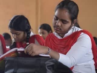 काश एक-दो नंबर कम आते तो टॉप नहीं करती, और मुझे ट्रोल नहीं होना पड़ता...योग्यता की कोई अहमियत नहीं!