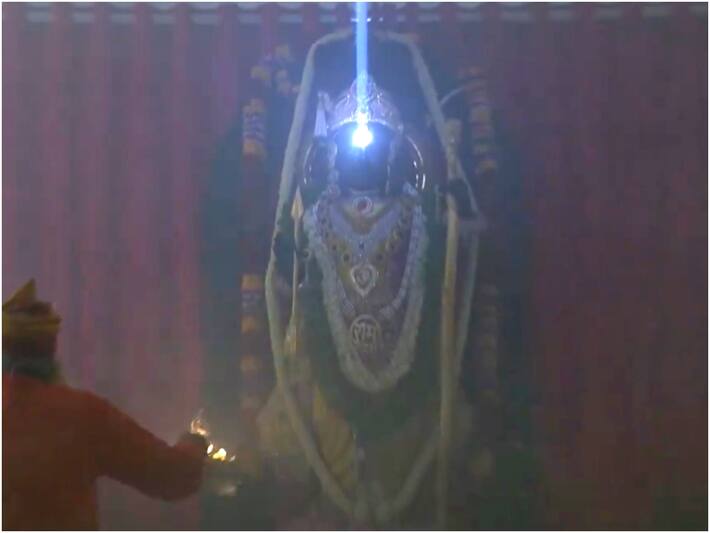 Divine: 'Surya Tilak' Illuminates Ram Lalla's Forehead In Ram Mandir On Ram Navami | Watch