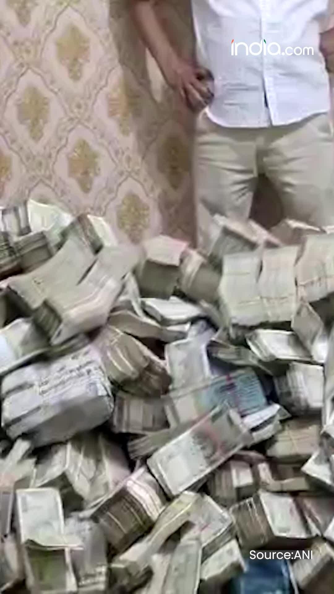 India: Big Cash Recovered During Raid By ED On House Help Of Jharkhand Minister’s Aide | India.com