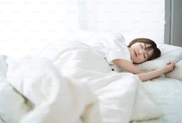 How Proper Sleep Aids in Weight Loss? 6 Benefits to Know