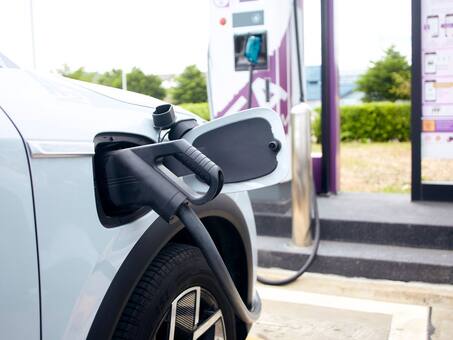 भीषण गर्मी में इलेक्ट्रिक कार चालाते समय इन जरूरी बातों का रखें ध्यान