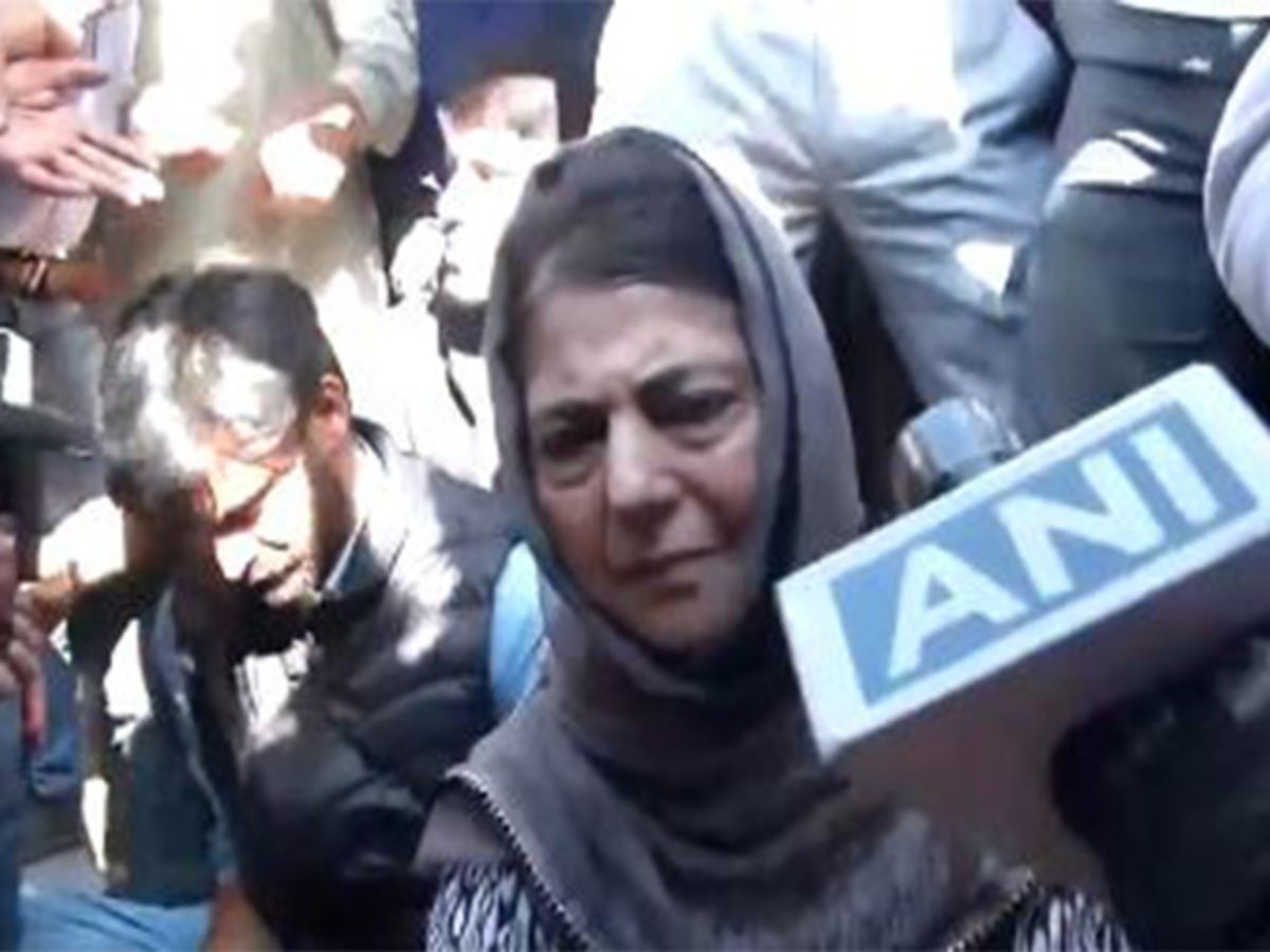 Mehbooba Mufti Protests Amid Ongoing Voting, Alleges Workers Being Locked Up