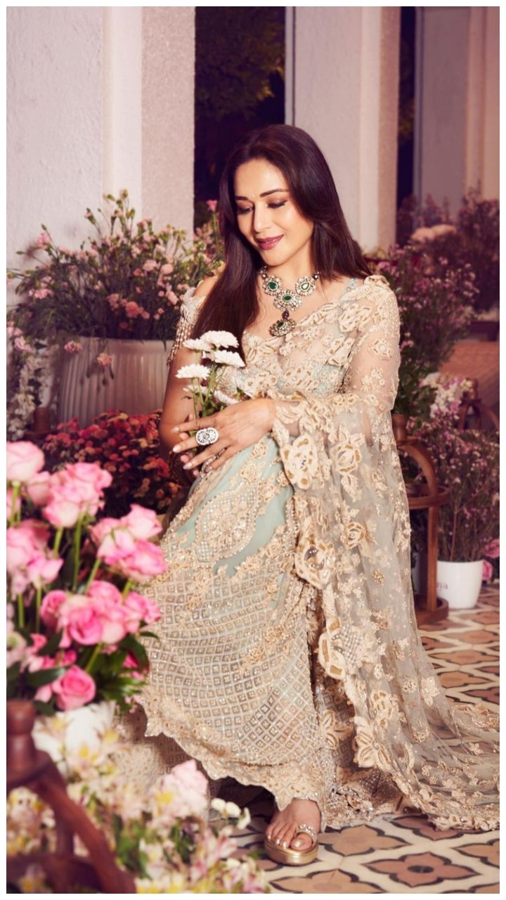 7 Madhuri Dixit Lehenga Designs For All Modern Moms to Wear On Every  Occasion
