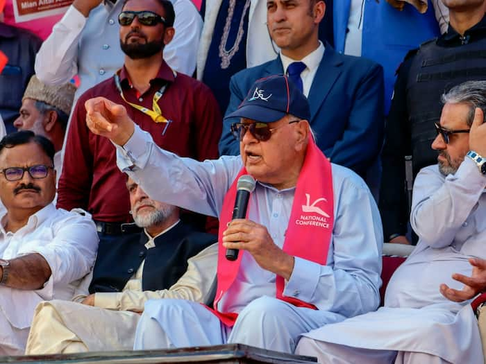 'Has Terrorism Stopped After Art 370 Abrogation?', Asks Farooq Abdullah; Demands International Probe Into Kashmir Twin Terror Attacks