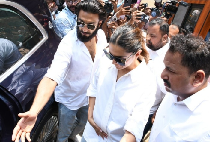 Mom-to-be Deepika Padukone Votes And Flaunts Baby Bump in White Shirt Amid Surrogacy Rumours