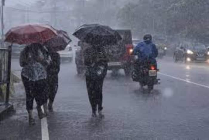 Extremely Heavy Rainfall, Kerala, IMD, Red Alert, Thiruvananthapuram, heavy rainfall, India Meteorological Department, Pathanamthitta, Kottayam, Idukki, Kollam, Alappuzha, Ernakulam, orange alert, weather, thunderstorm, Malappuram, rain, rainfall