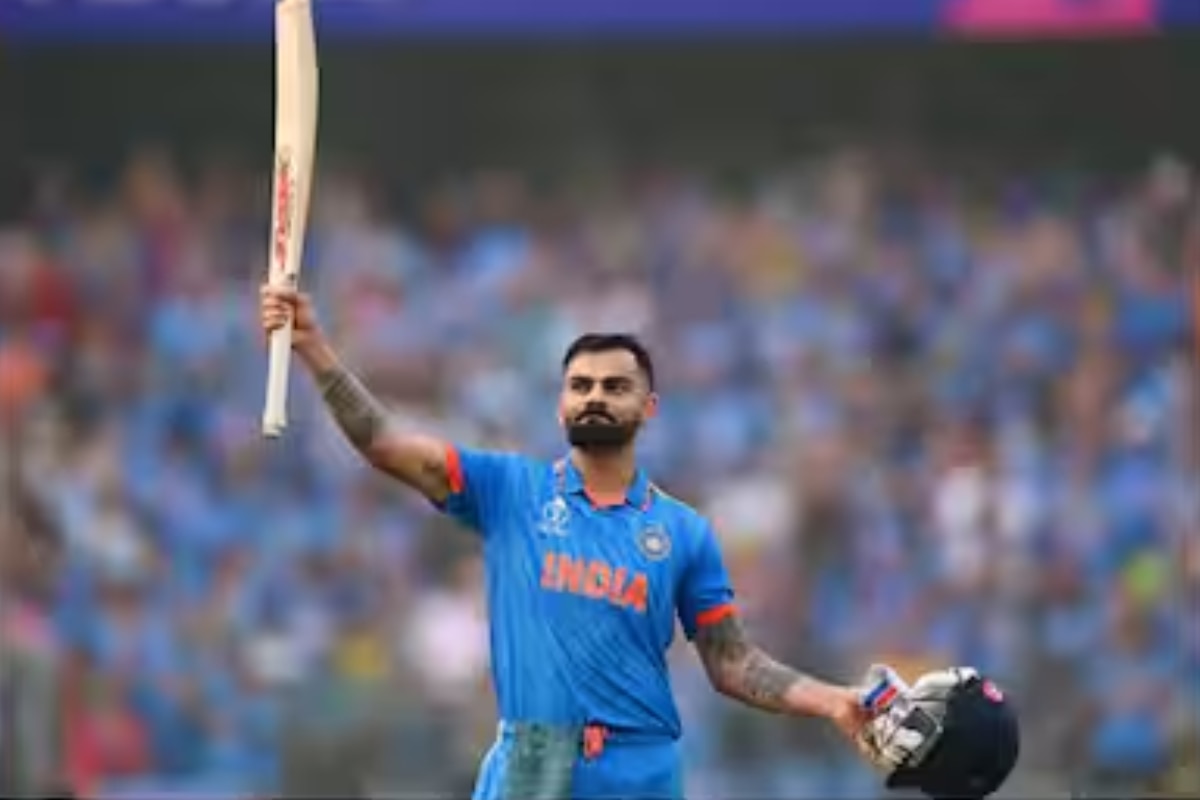 WATCH | Virat Kohlis Maam ne Diya Tha Reaction Goes Viral as he Leaves For New York to Link-up With Rohit-Led Team India; Video Goes VIRAL