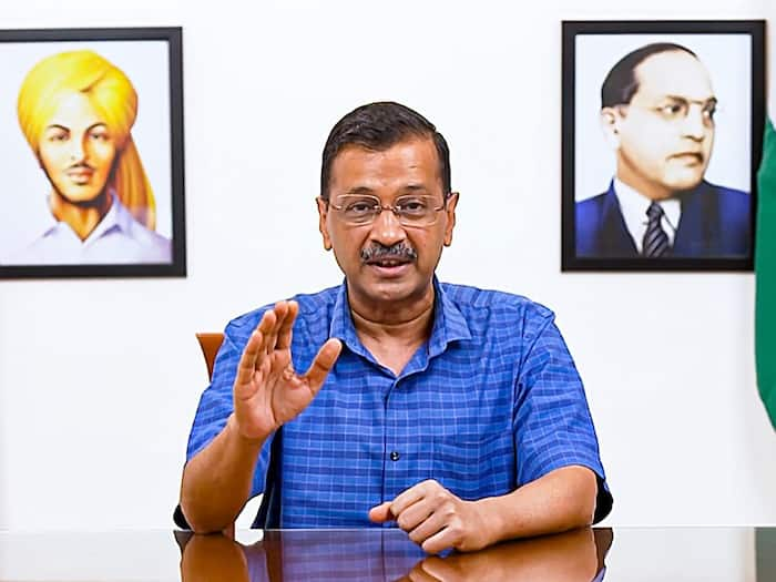 Arvind Kejriwal urged the people to pray for his ailing parents.