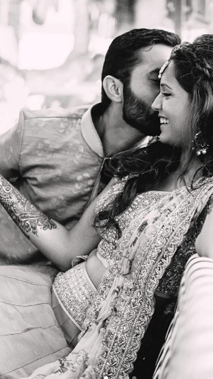 बॉलीवुड एक्ट्रेस से कम नहीं हैं दिनेश कार्तिक की वाइफ, स्क्वैश खेलने में हैं एक्सपर्ट