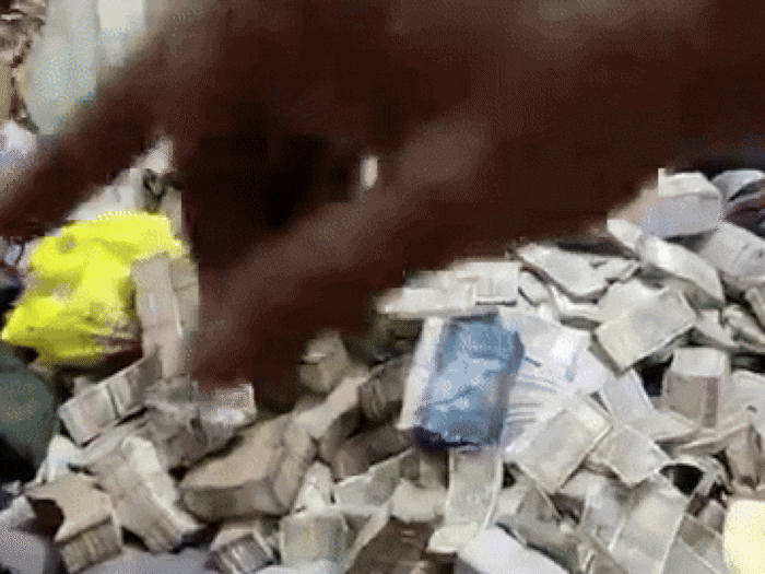 Mountain Of Cash Recovered During Raid by ED On House Help Of Jharkhand Minister's Aide – Watch