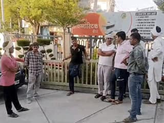 बेटी के लिए रिश्ता तय कर लौट रहे एक ही परिवार के 5 लोगों की दर्दनाक मौत, 20 फीट गहरे गड्ढे में जा गिरी कार