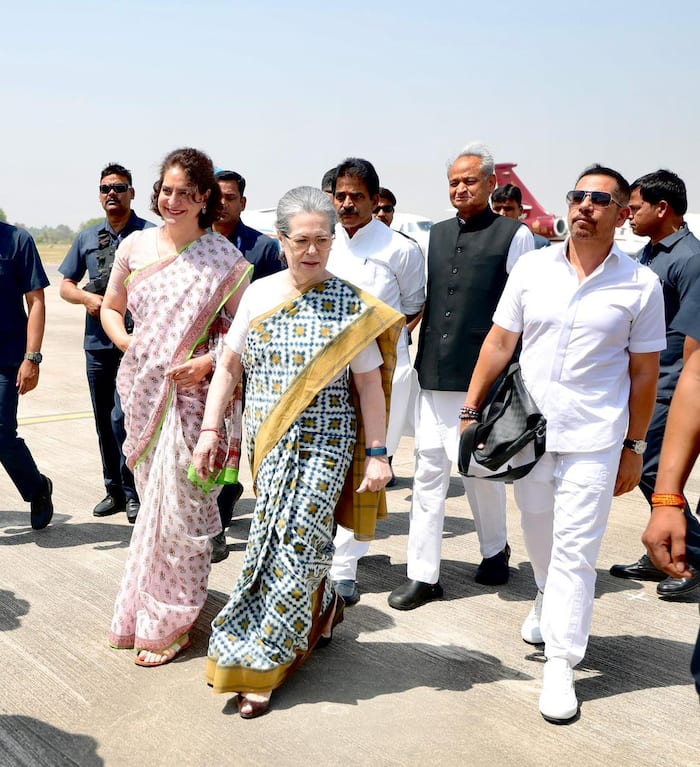 प्रधानमंत्री नरेन्द्र मोदी ने उत्तर प्रदेश की रायबरेली संसदीय सीट से चुनाव लड़ने के फैसले पर राहुल गांधी पर तंज कसा और कहा कि वायनाड से अपनी हार सुनिश्चित देख उन्होंने तीसरा ठिकाना ढूंढा है.