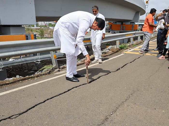 Cracks On Mumbai’s Atal Setu After 5 Months Of Inauguration ...