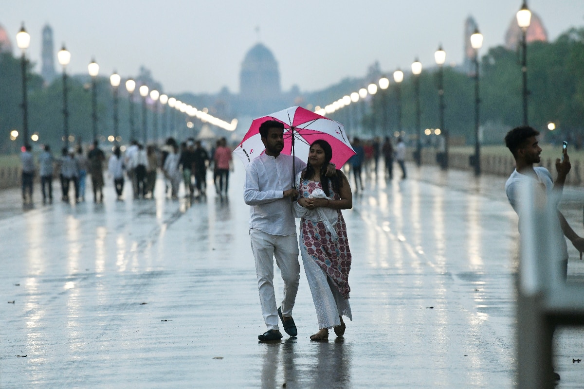 Heavy Rain In Delhi Brings Relief From Searing Heat, Netizens Share ...