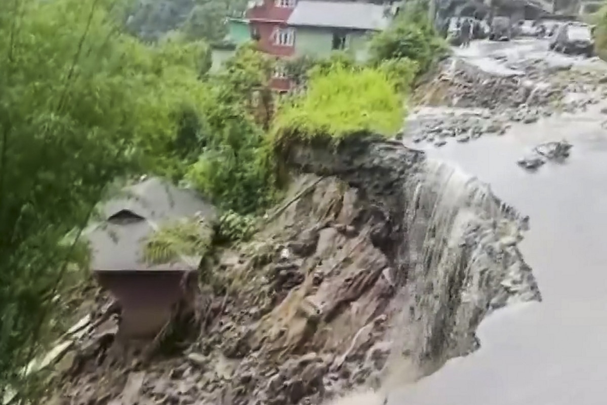 Six Dead, Over 1,500 Tourists Stranded After Landslides, Heavy Rains In ...