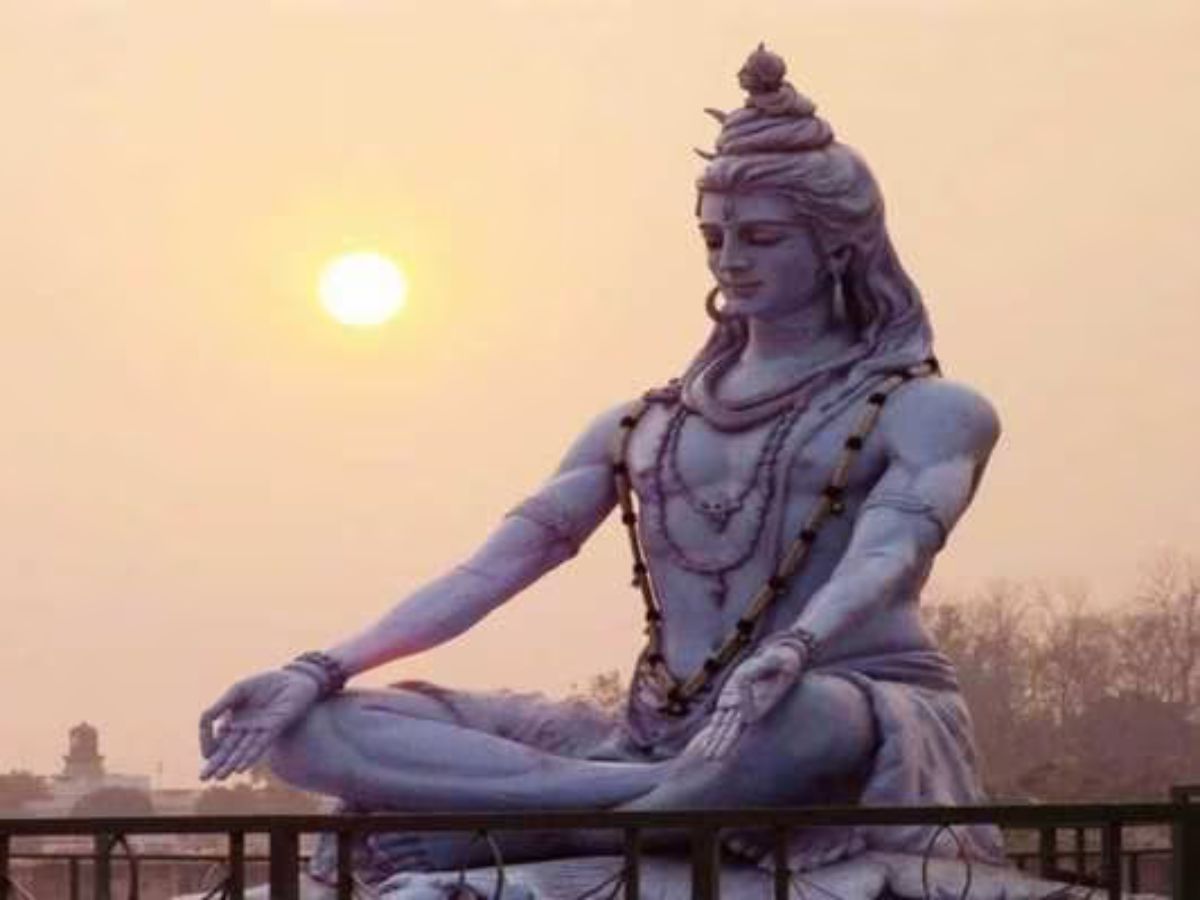 सोमवार के उपायः भगवान शिव की पूजा करते समय भूलकर भी न करें ये गलतियां, इन  बातों का रखें विशेष ध्यान