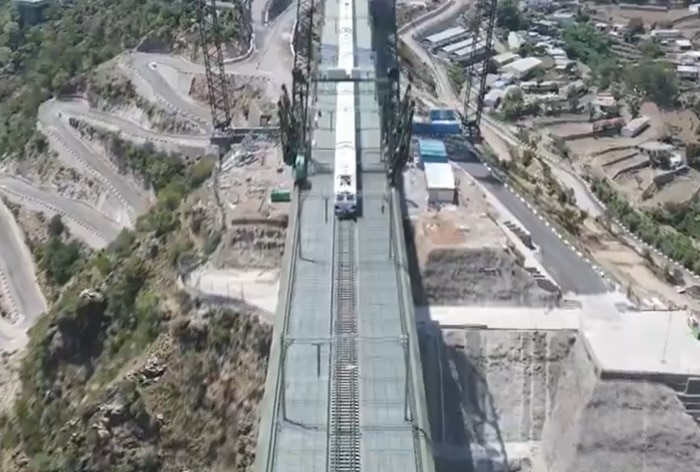 WATCH: Stunning Birds Eye View Of Train Crossing Worlds Highest Chenab ...