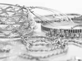 Create Your Signature Style with These Everyday Top Minimalist Silver Jewellery Picks