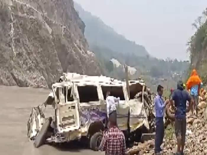 8 Killed As Tempo Traveller With 23 Passengers Falls Into Gorge On Rishikesh-Badrinath Highway