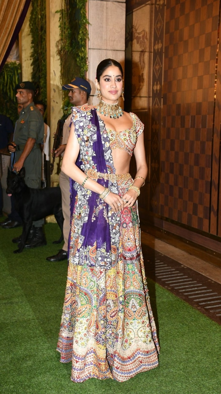 Janhvi Kapoor dazzles in custom Anamika Khanna at Anant-Radhika's mehendi