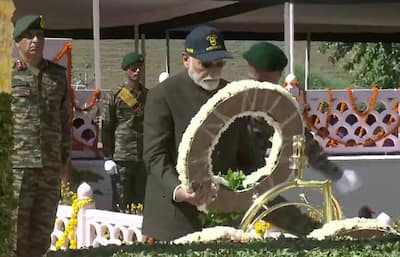 Kargil Vijay Diwas: PM Modi Pays Tribute To Heroes of Kargil War, Remembers  Their Sacrifices