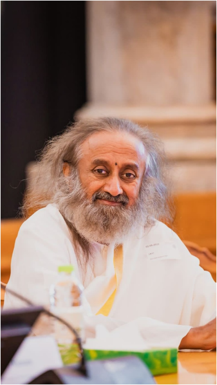 10 Quotes of Gurudev Sri Sri Ravi Shankar on Enlightenment